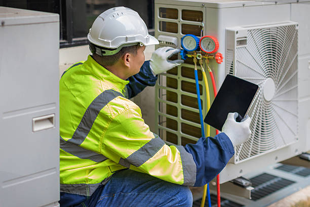 Professional Hvac technician working in Spring Lake, MI